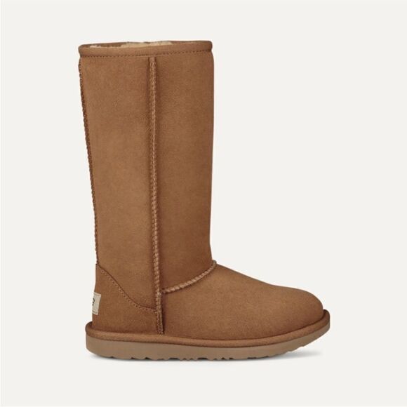 Ugg NEW Classic II Tall Kids Boot in Cbestnut Size 13 - Picture 3 of 8